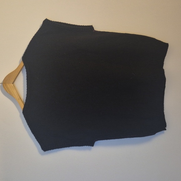 Vtg Northern Isles Black Short Sleeve Knit Sweater w/ Vibrant Pink Rose Floral - Picture 2 of 6